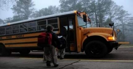 MONITOR DE TRANSPORTE ESCOLAR: UM TRABALHO ESSENCIAL PARA A SEGURANÇA DAS CRIANÇAS