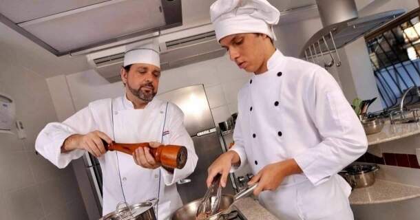 CURSO DE AUXILIAR DE COZINHA